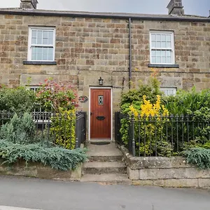 https://springfield-cottage-whitby.yorkshirehotels.net