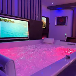 Chic & Jacuzzi Givors